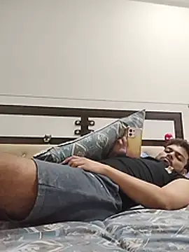 Realcumshow webcam