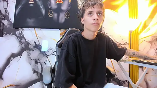 mono_blonde webcam