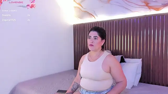 HoneyMilf_ webcam