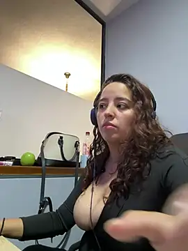 LoanaSantos webcam