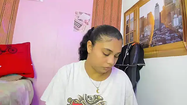 EllyBloom webcam