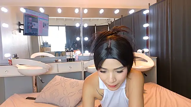 velvetmia68 webcam