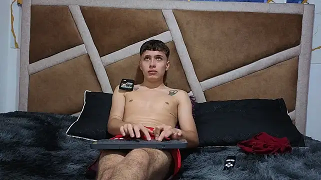 Julian-wolf18 webcam