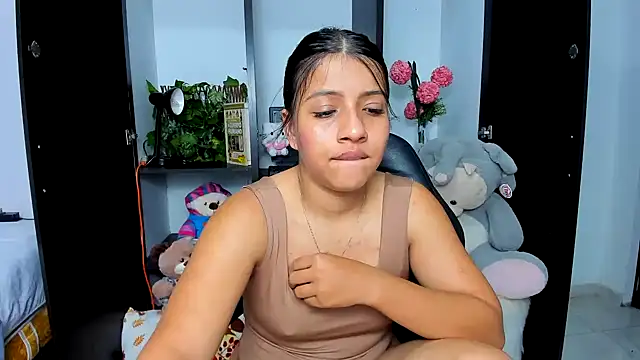 zara_cute live cam on StripChat
