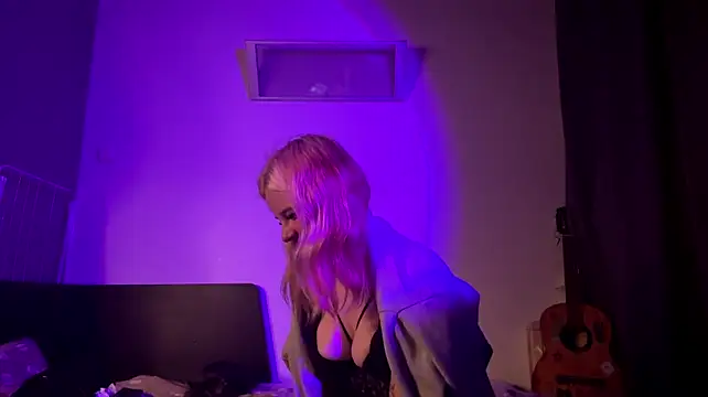 LorineFavaro webcam