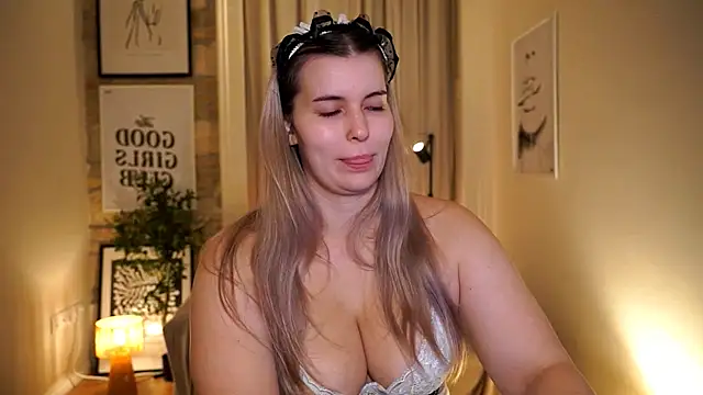 ShyHotNerd webcam