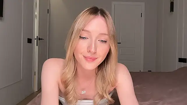 Kattie_Petite webcam