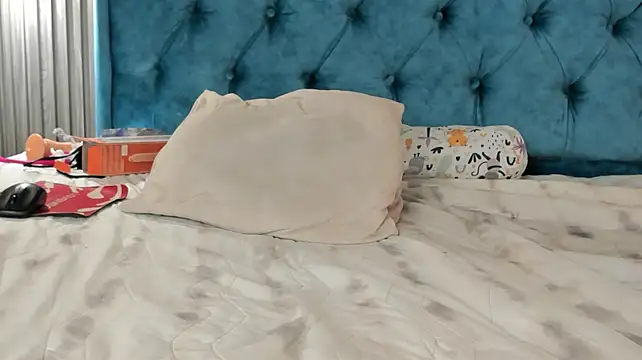 CRYSTALROZ webcam