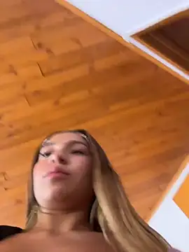 Issa_pink18