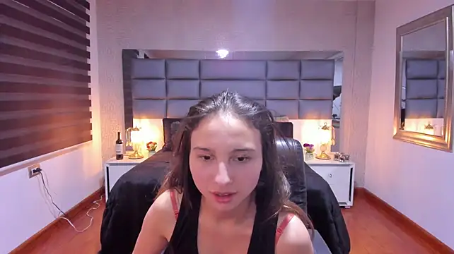 Emilia_Jonnes webcam