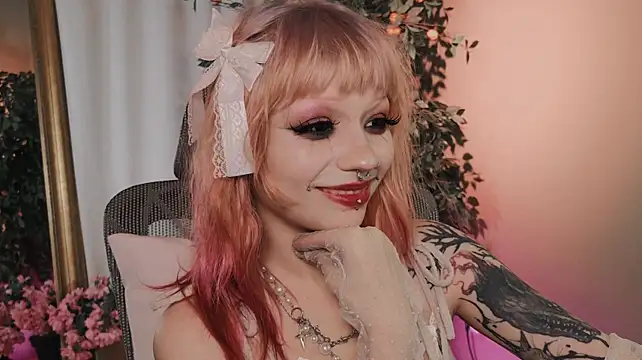 EffieRay live cam on StripChat