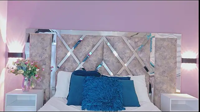 LolaGray__ live cam preview