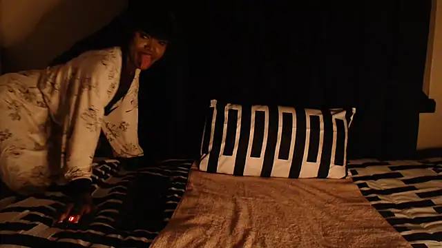Lucile_Carrie webcam