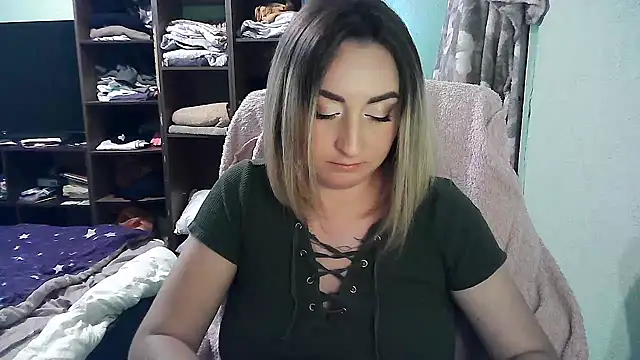 FoxyAnn12 webcam