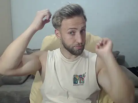 BlondEagleMuscle webcam