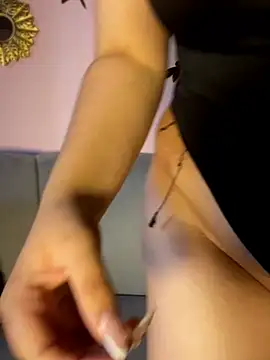 LunaGomez_Pink