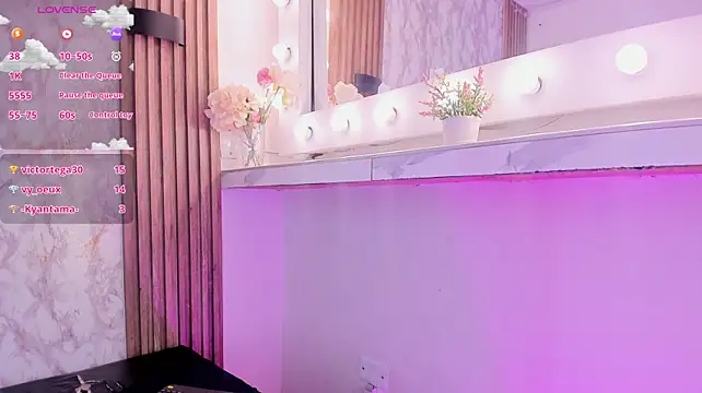 Mia_233_