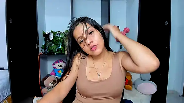 zara_cute live cam on StripChat