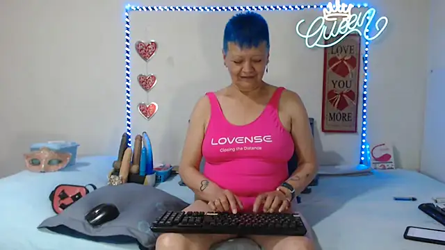 loquitaqueen011 live cam preview