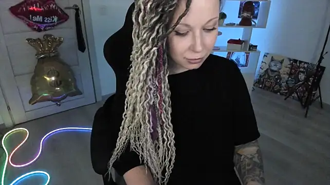 HoneySallyMoore live cam on StripChat