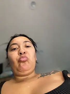 latina_curvy22