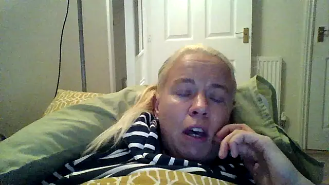 jennyblondeuk webcam
