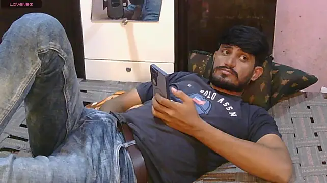 yuvi_hot's live room