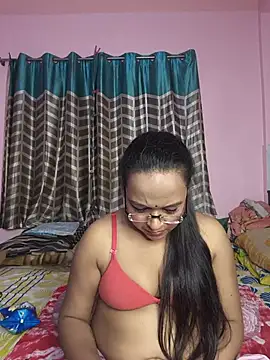 naughtymia06 live cam on StripChat