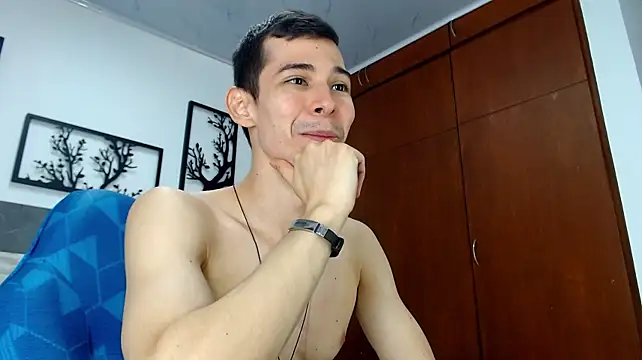 Brandon_Wolf live cam on StripChat
