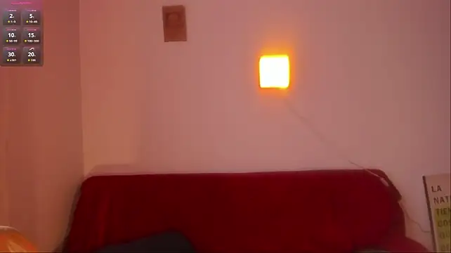 aluna_0310 live cam on StripChat