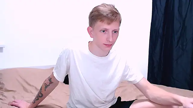 juliaanddima live cam on StripChat