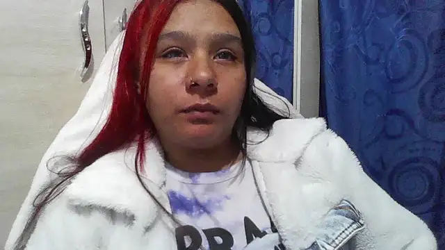 Charis_21 live cam preview