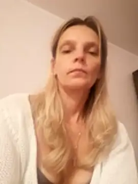MagicDiamond47 live cam preview