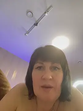 XLindaMilfX live cam preview