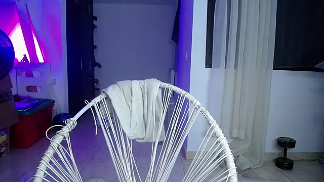 Leslie_Bussh_ live cam on StripChat