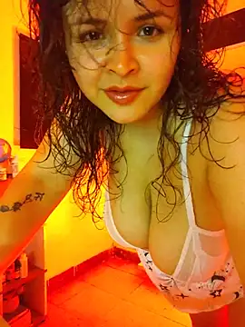 SeleneLuminari8 live cam on StripChat