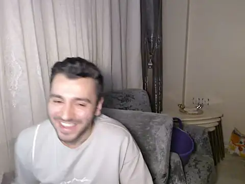 handsomeee04 webcam