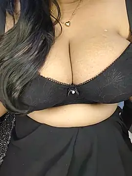 Curvy_Pooja