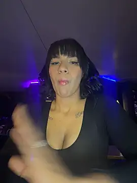 AlaiaStearling_ live cam preview