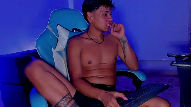 Alejo_montenegro live cam on StripChat