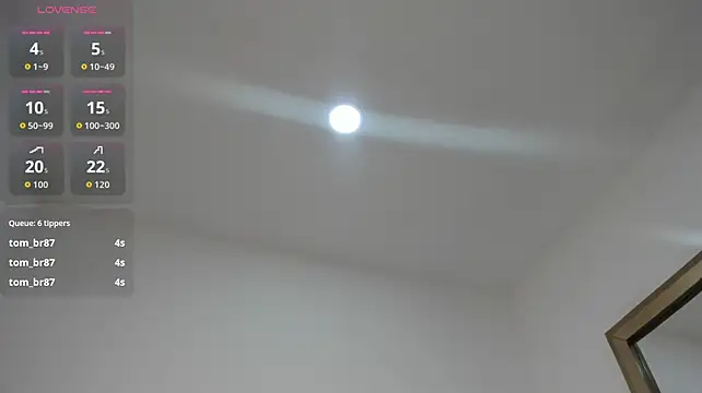 elara_evans webcam