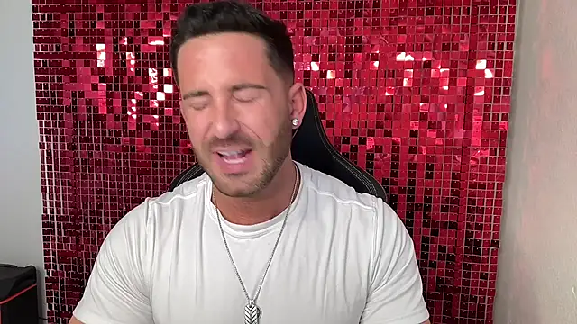 brettmycles28 live cam on StripChat