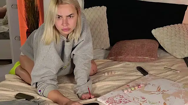 EmmiLive
