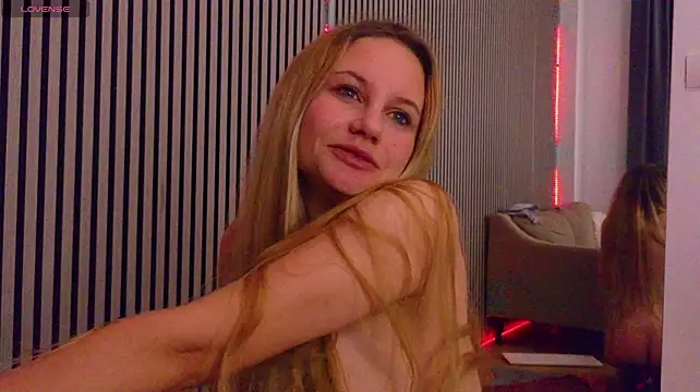 EllaBlue_ webcam