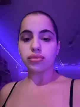 RavenRubyy live cam on StripChat