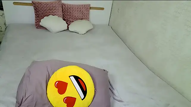 lovely-eyes webcam