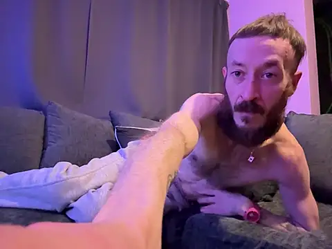 IRISHLONGDONG webcam