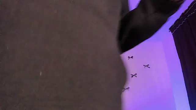 Alessamoth live cam preview