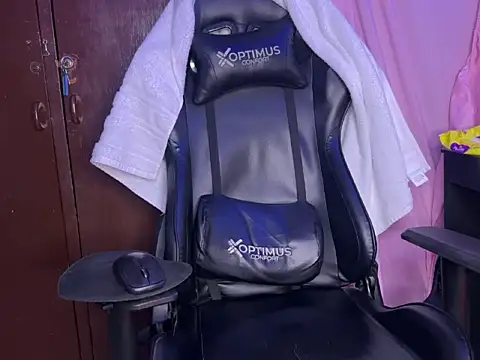 BigTitsGirl04