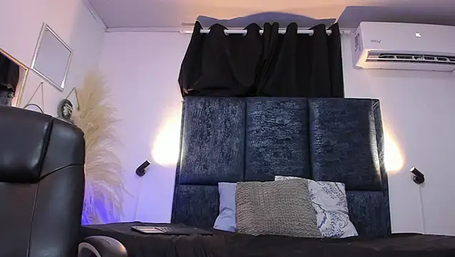 MiaWhiteBunny